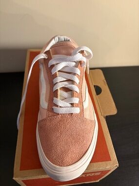 Van’s Old Skool Sneakers Size 8 1/2 Pink and White